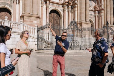 Malaga walking tour pass with 2 guided and 5 self-guided routes